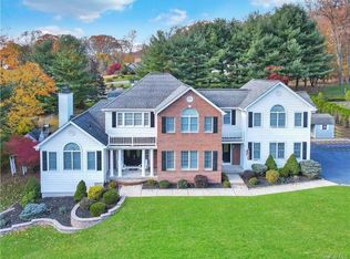 18 Algonquin Dr, Stony Pt, NY 10980