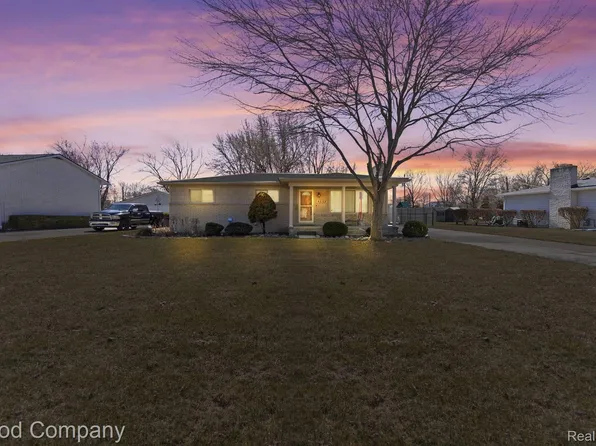 48164 Mallard Dr, Chesterfield, MI 48047