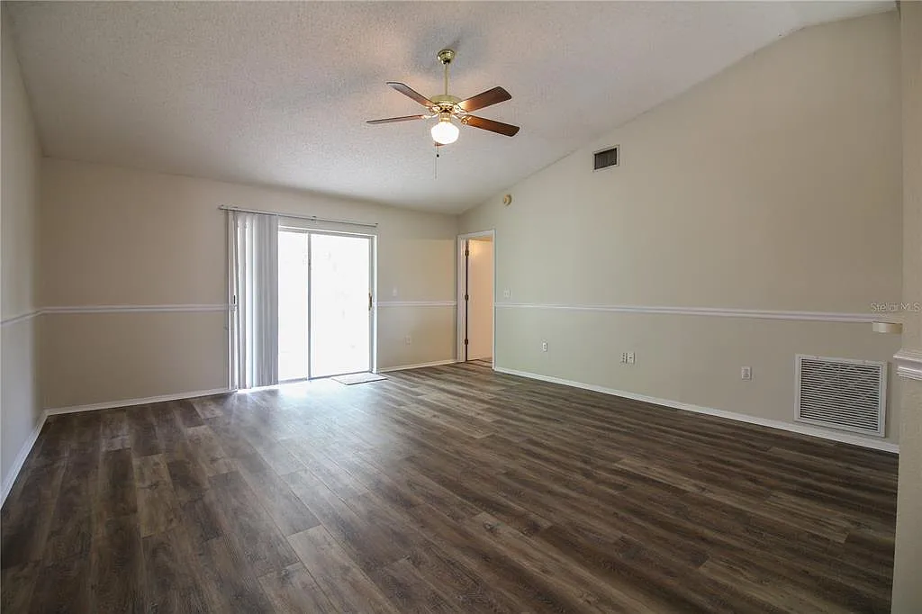 3 bed, 2.0 bath, 1252 sqft, $1,900 — Photo 2