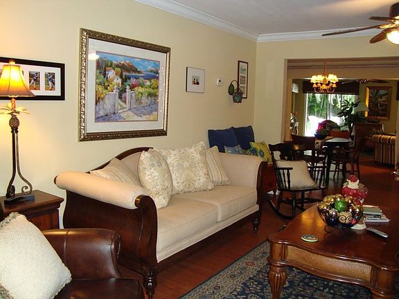 Living Room - Moldings