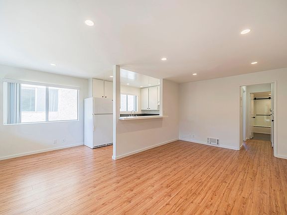 4th image of 1448 Monterey Blvd #207