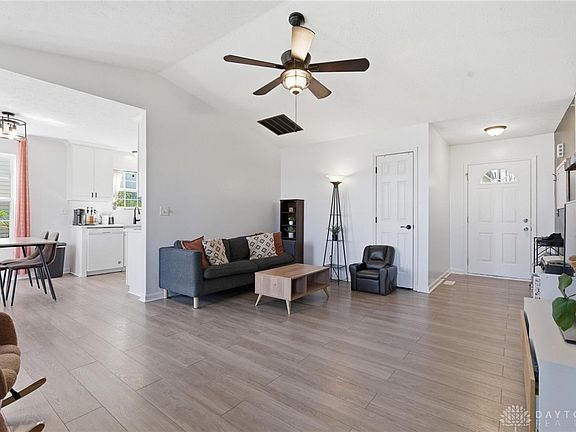 4th image of 45 Kentucky Ave
