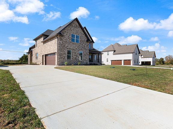 3rd image of 2712 Carousel Dr