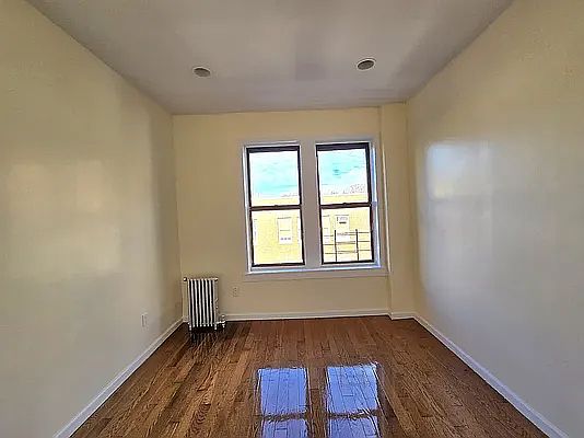 3rd image of 18 E 21st St APT C6