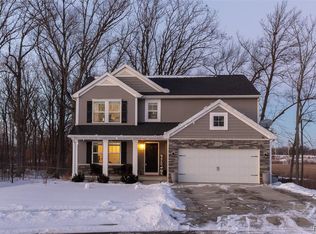 1007 Waters Edge Ln, Fenton, MI 48430