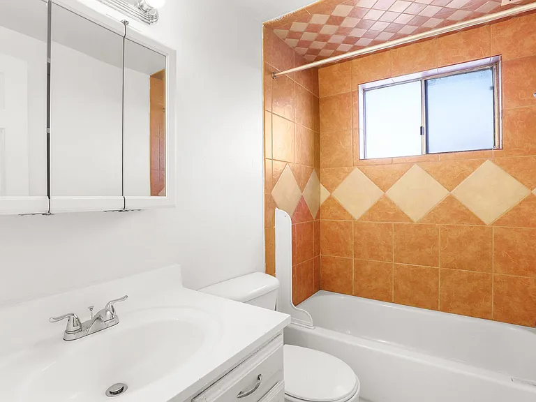 Camelot Apartments — Photo 14
