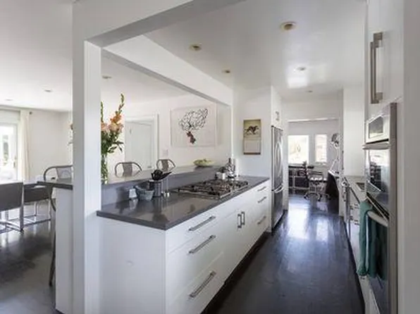 17 Meadowood Dr, Larkspur, CA 94939