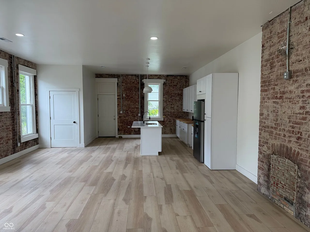 2 bed, 1500 sqft, $2,200 — Photo 1