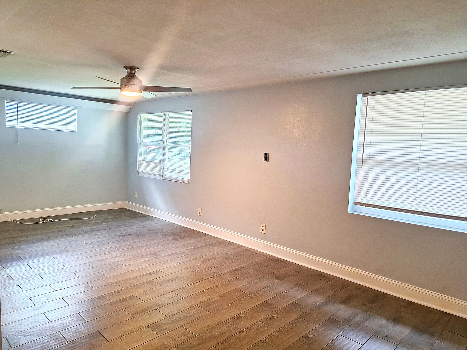 3 bed, 1200 sqft, $2,300 — Photo 4