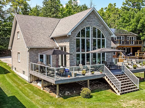 2nd image of 1756 Bay Park Rd
