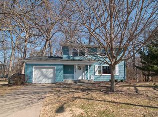 2449 47th St, Rock Island, IL 61201