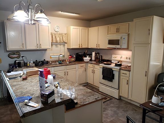 2nd image of 390 Royal Ave