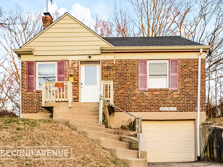 3052 Worthington Ave — Photo 2