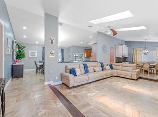 15541 S Roundtable Rd, Davie, FL 33331