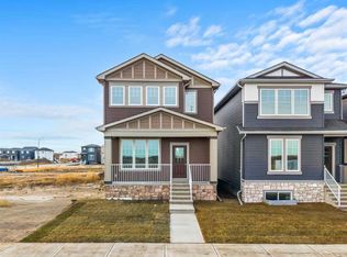 487 E Hotchkiss Mnr SE, Calgary, AB T3S 0G1