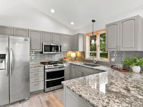 2330 Oak Glen Ct, Stillwater, MN 55082