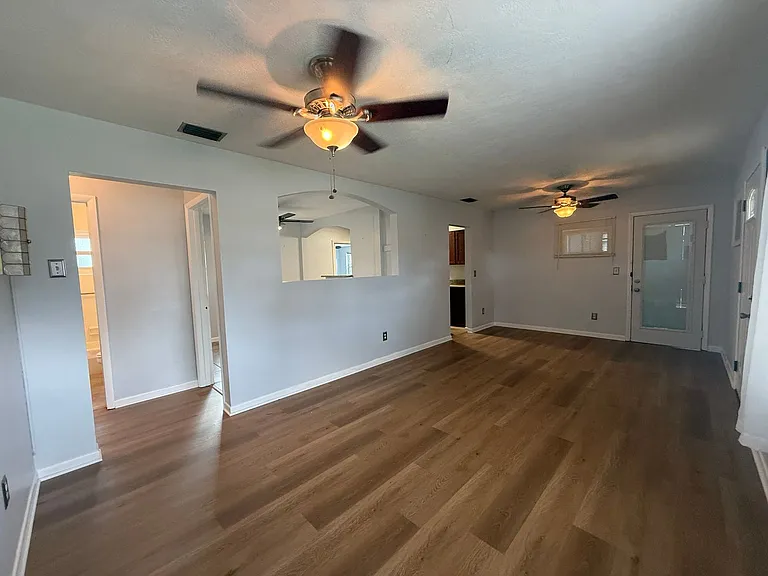 975 North Village Dr — Photo 13