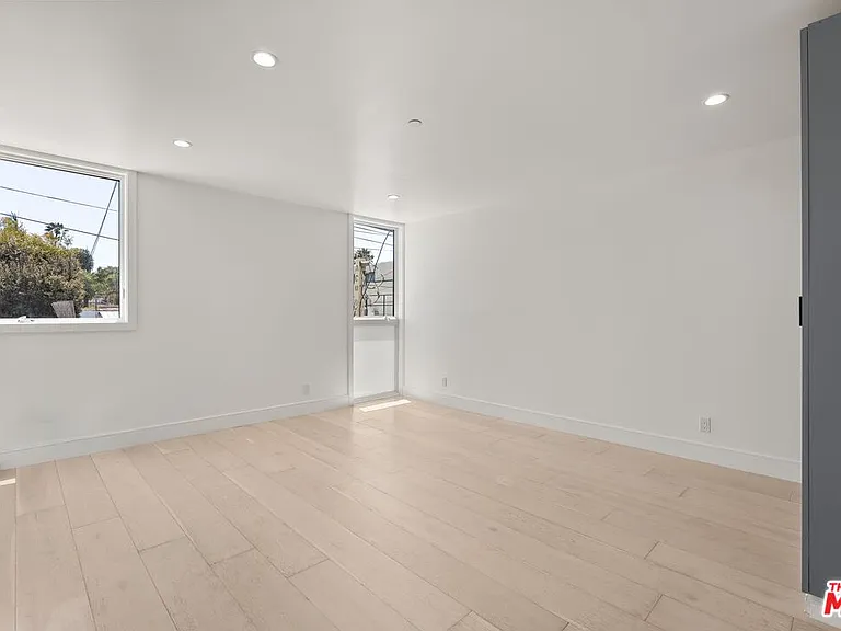 734 Indiana Ave — Photo 6