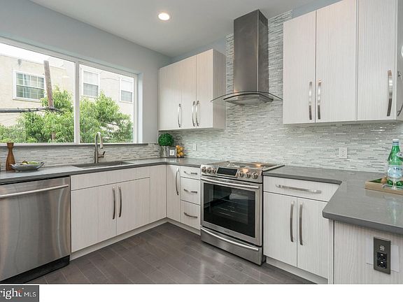 4th image of 2211 League St