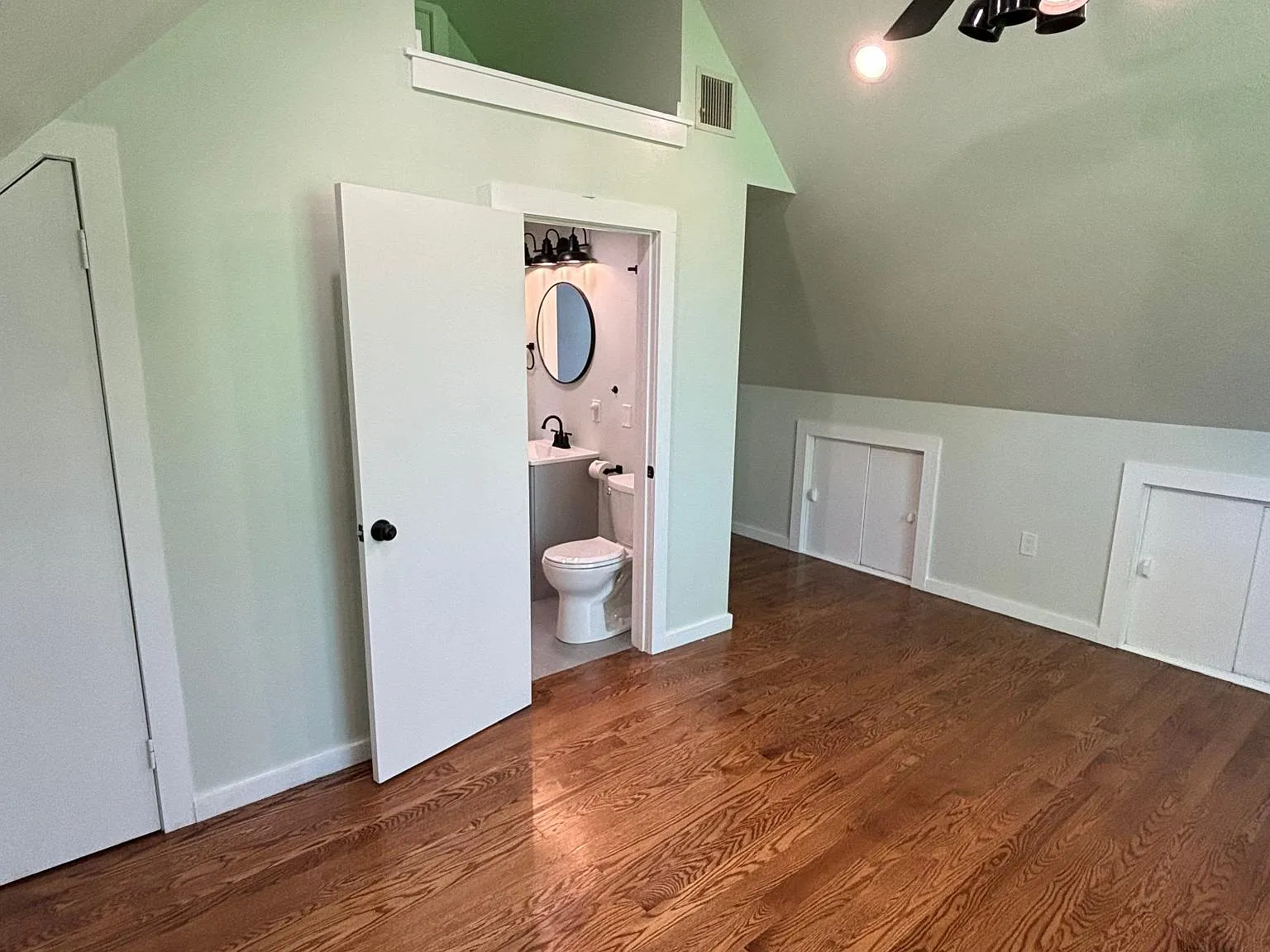 2 bed, 700 sqft, $1,900 — Photo 4