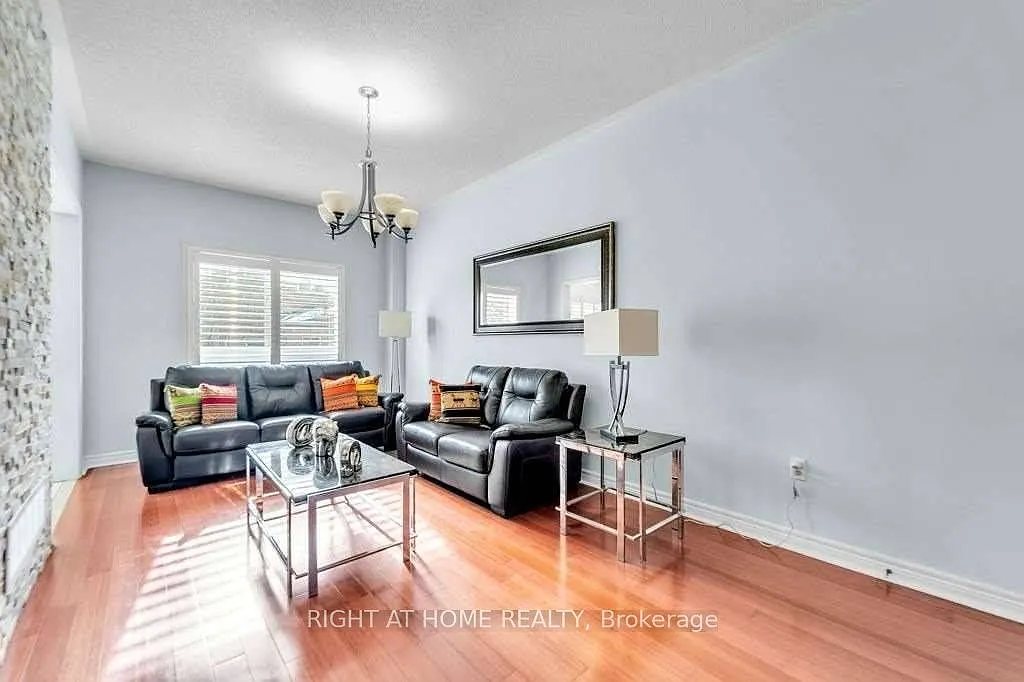 3 bed, $2,900 — Photo 2