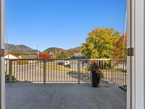 4th image of 6898 Cheam Ave