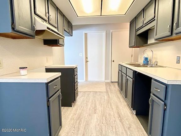 3rd image of 670 Waterview Ct SW #24