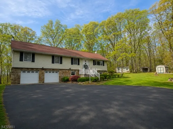 87 Buckhorn Dr, White Twp., NJ 07823