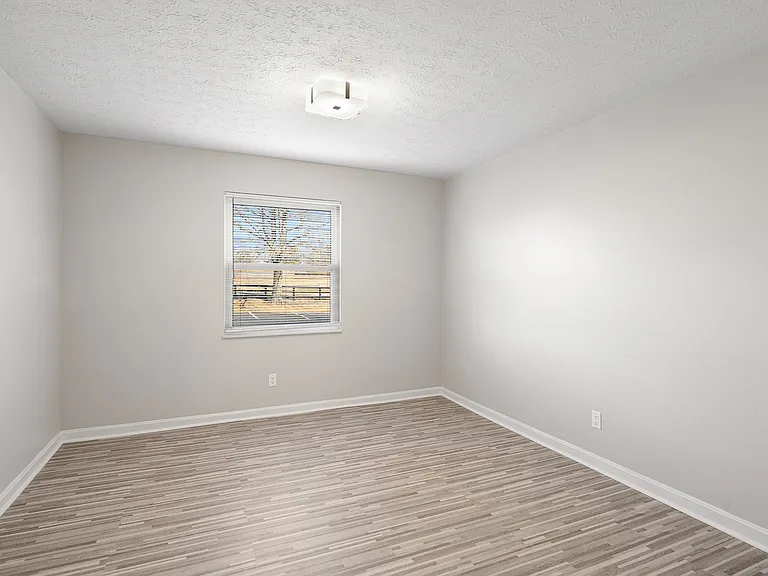 Green Valley Apartments — Photo 10
