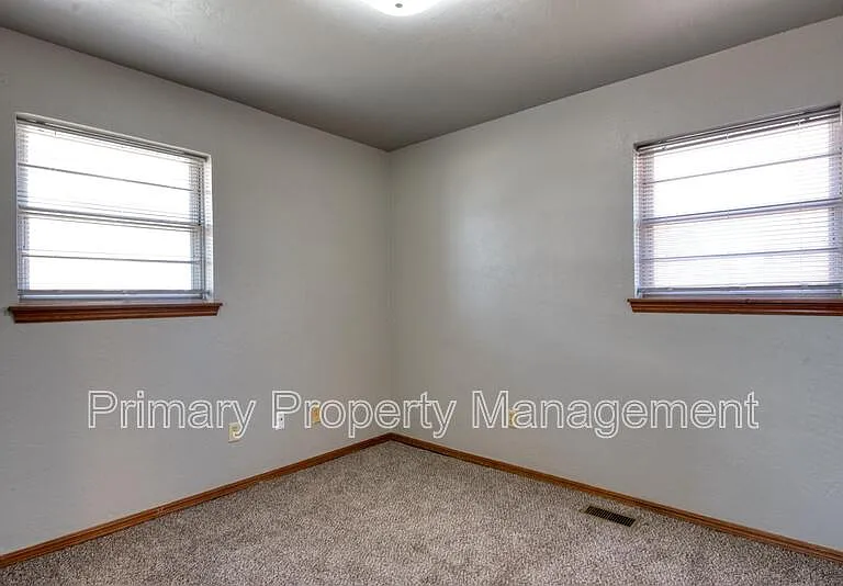 303 Kimberly Ln — Photo 12