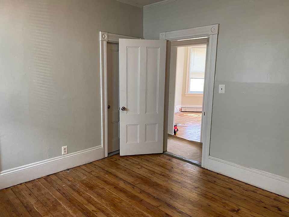 2nd image of 89 Goddard St Floor 2