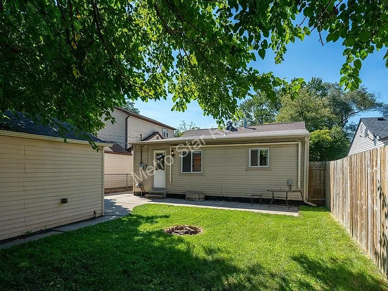 23084 Pilgrim Ave — Photo 21
