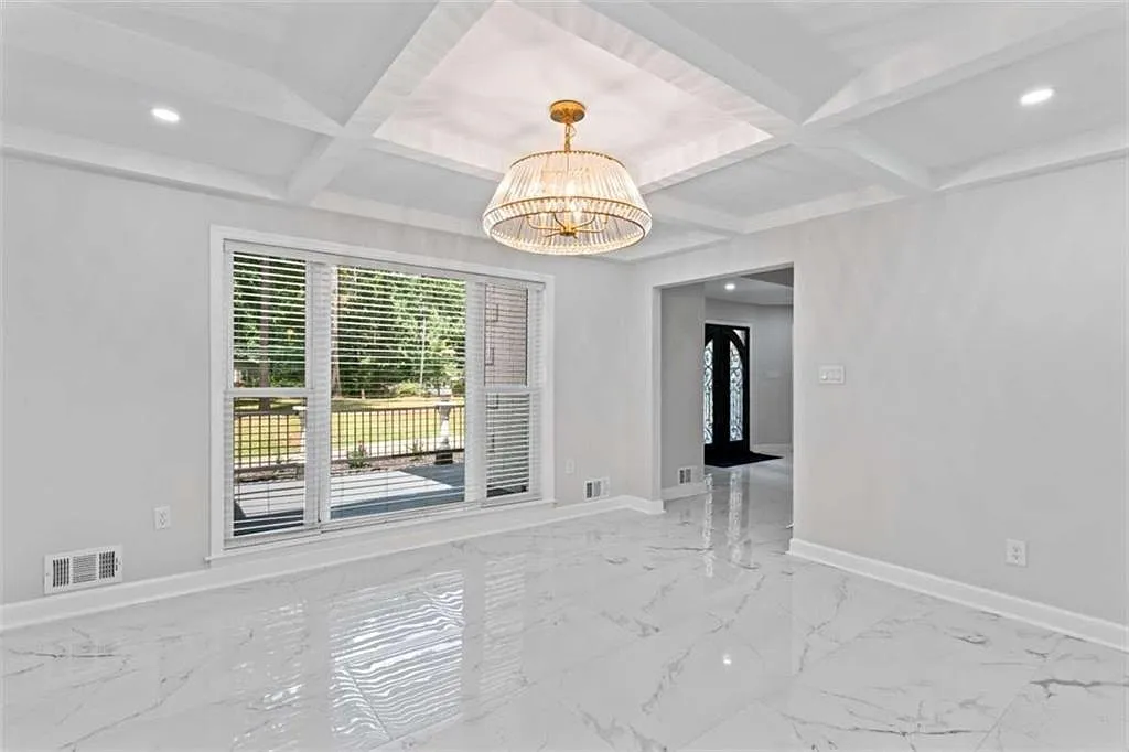 2023 Stoneleigh Drive - 1 — Photo 3