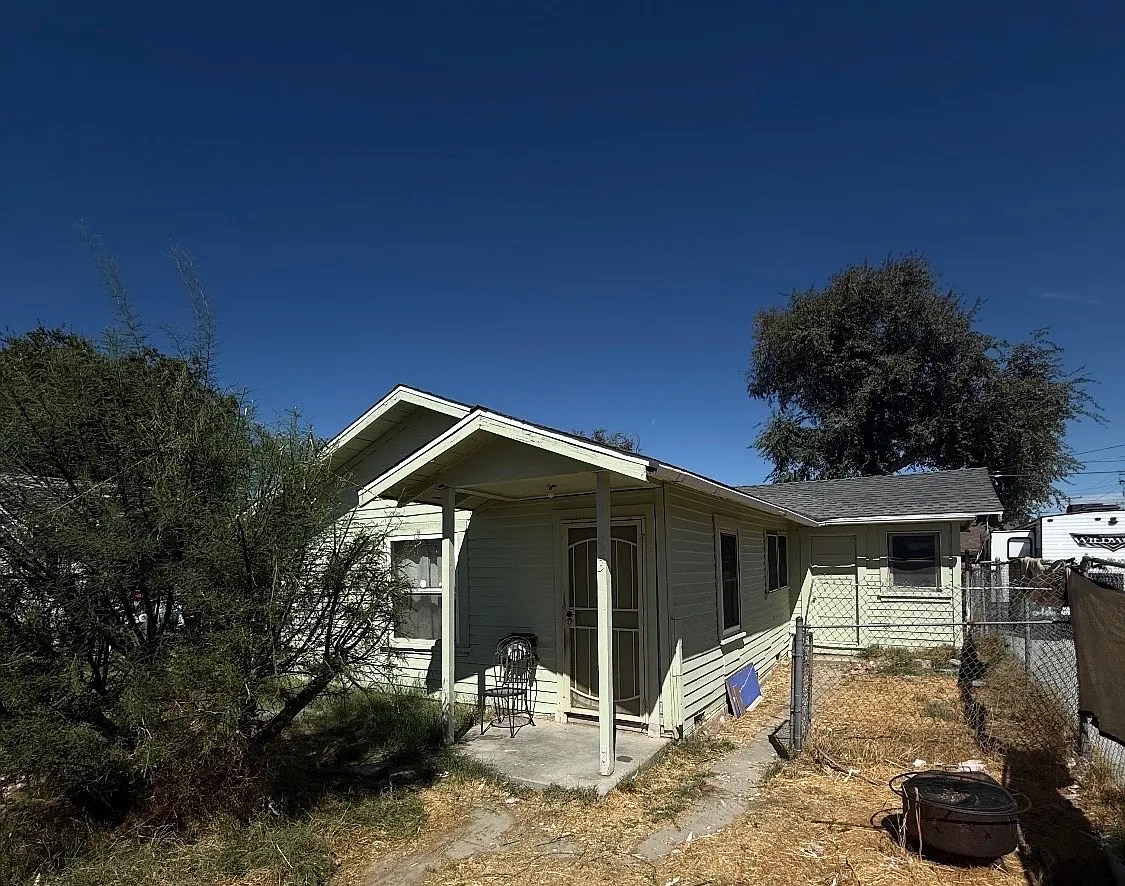 3 bed, 1000 sqft, $2,995 — Photo 2