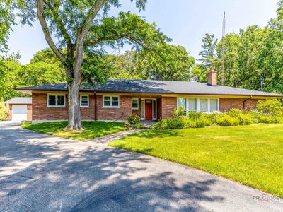 16 Yorkshire Dr, Lincolnshire, IL, 60069