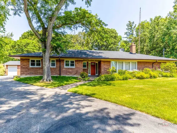 16 Yorkshire Dr, Lincolnshire, IL 60069