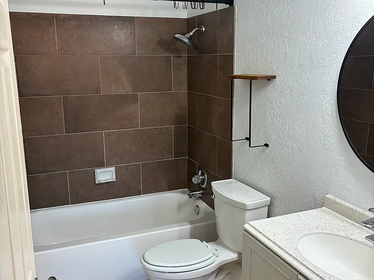 923 N Swan Rd #201 — Photo 5