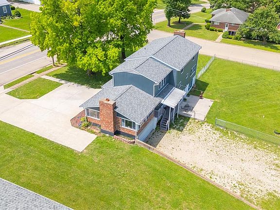 3rd image of 806 W Main St