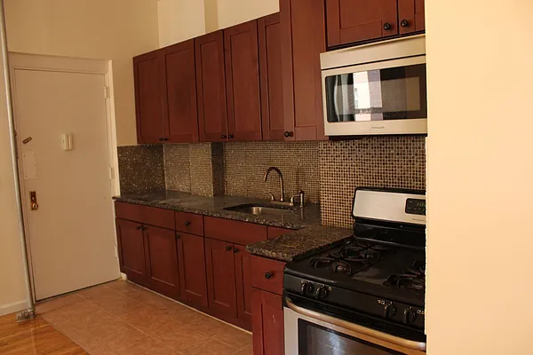 Rented by Premier Metro Realty Corp | media 5