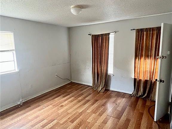 3rd image of 2513-15 Caswell Ln