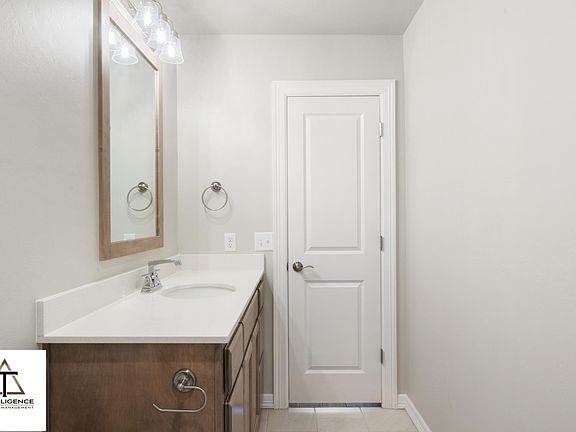 4th image of 617A Maleah Pl
