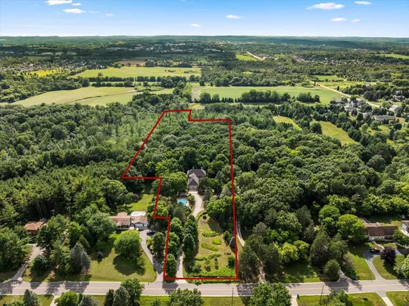 5613 Maple ROAD, West Bend, WI 53095