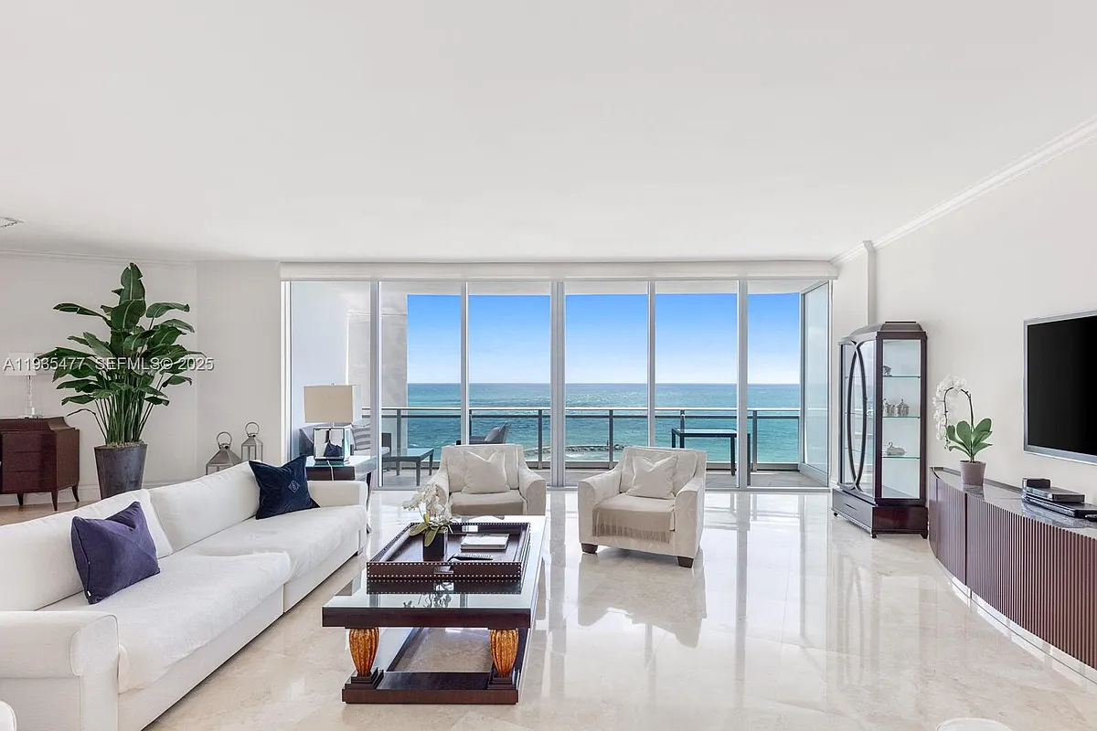 Building Photo - 10295 Collins Ave #803