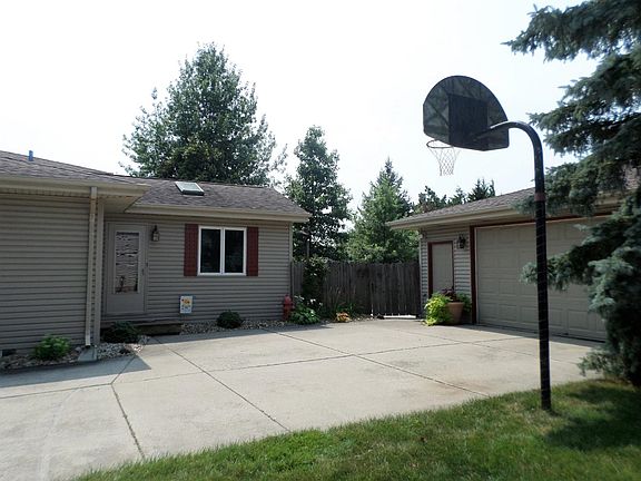 3rd image of 10406 Siedelmann Ct