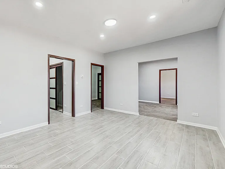 6808 N Clark St #2E — Photo 8
