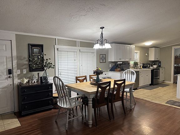 5th image of 279 Sealy Dr