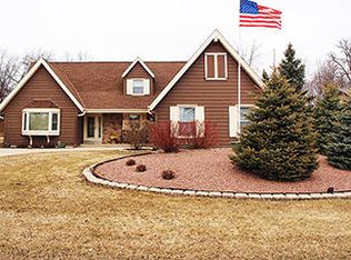 14210 W Fieldpointe Dr, New Berlin, WI 53151