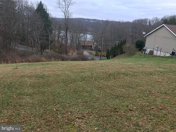 3rd image of 2231 Wynonah Dr