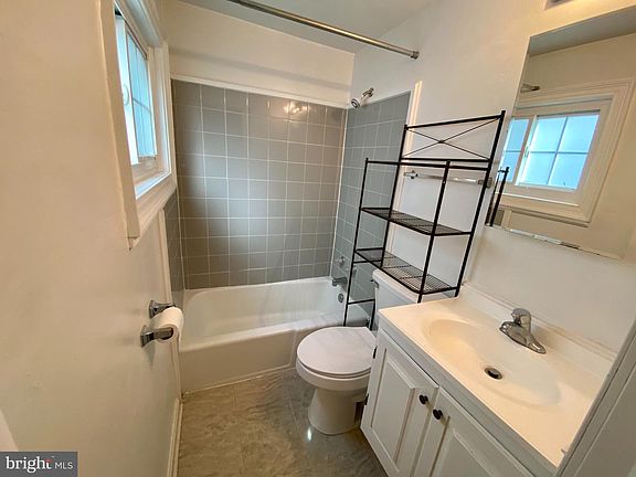 4th image of 301 Pitt St Unit 1