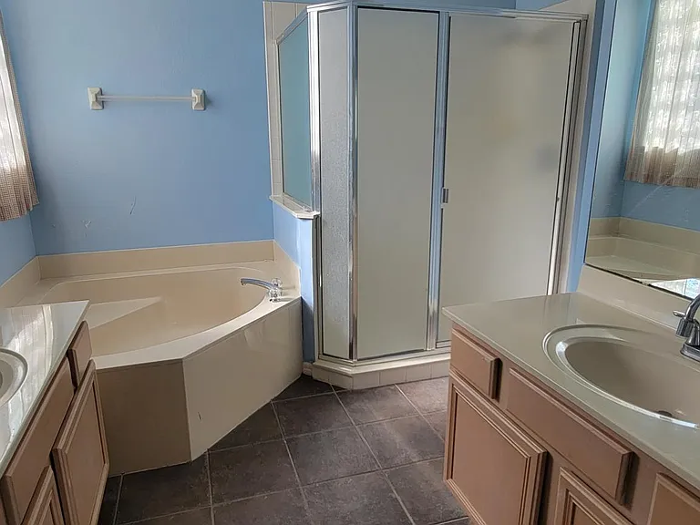 9841 Montclair Cir — Photo 12